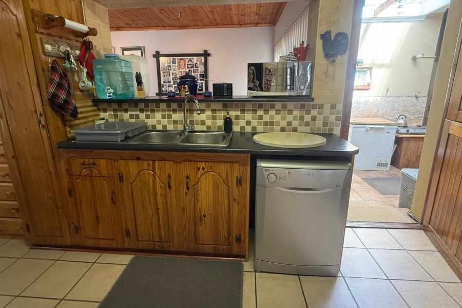 3 Bedroom Property for Sale in Heuwelkruin Eastern Cape